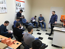 ОБУЧЕНИЕ РАБОТЕ НА СТАНКЕ MINIPRESS P ДЛЯ СОТРУДНИКОВ КОМПАНИИ «КЕДР»   